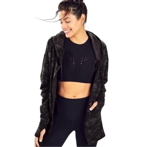 Fabletics NWT Leah Oversized Black Camouflage Full Zip Hoodie Women’s Small - Picture 1 of 13